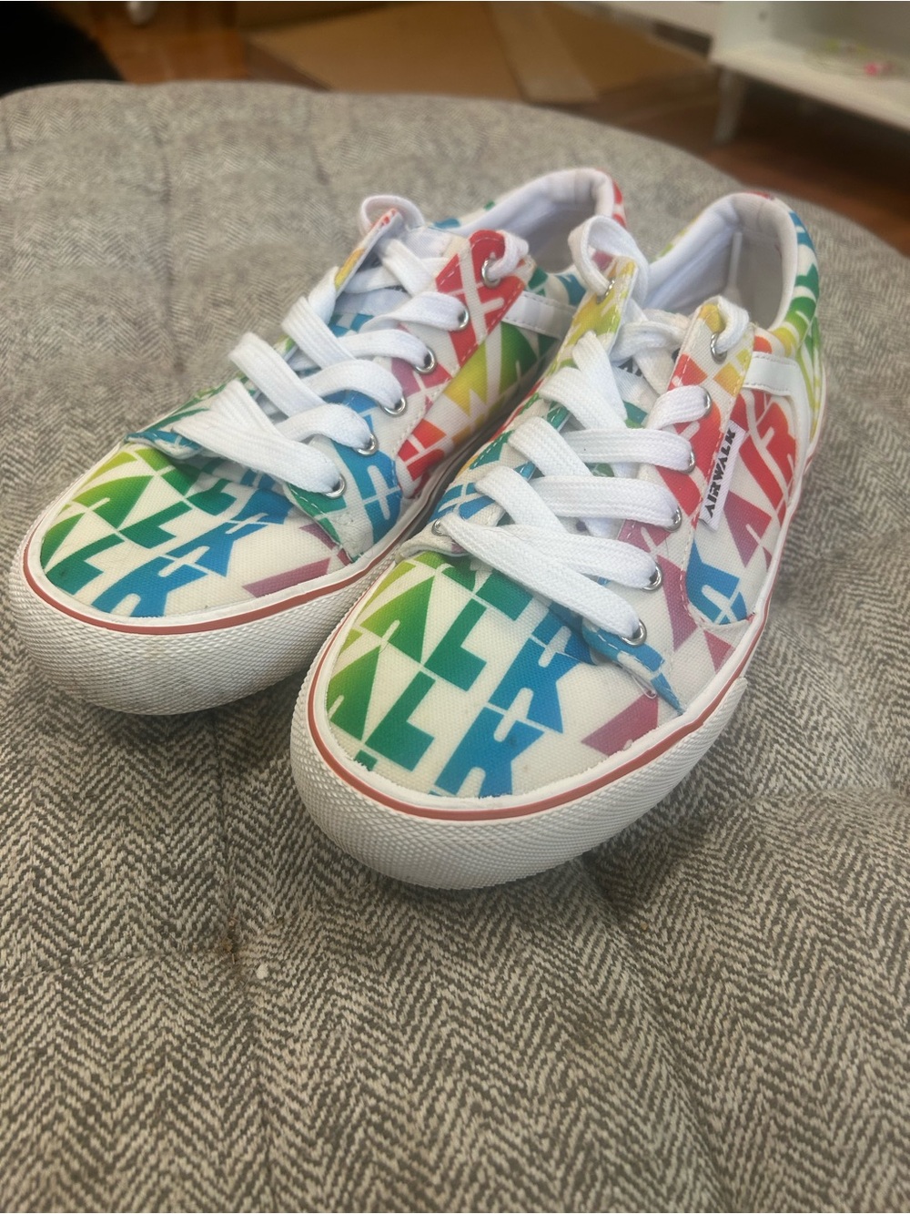 Women’s size 8.5 Vans Rainbow tie sneakers